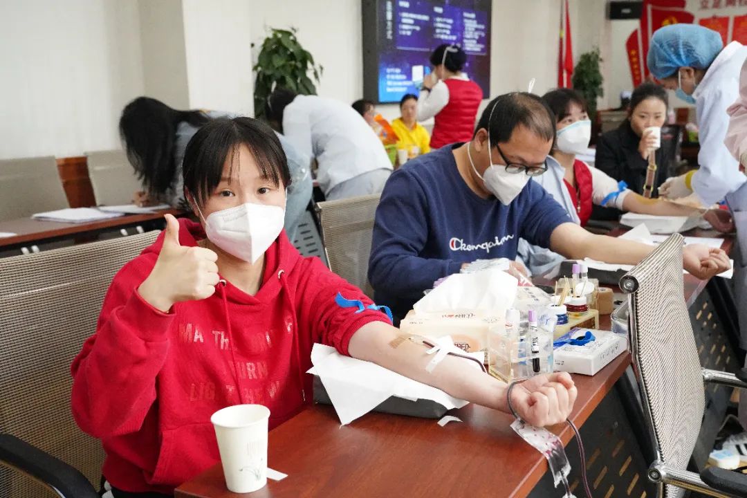 遂宁市第六人民医院：医务工作者挽袖献血，“医”不容辞